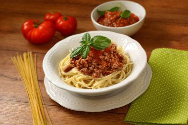 Malzemelerle et soslu spagetti