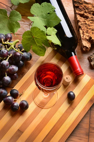 Glass of red wine - wood background — Stock Photo, Image