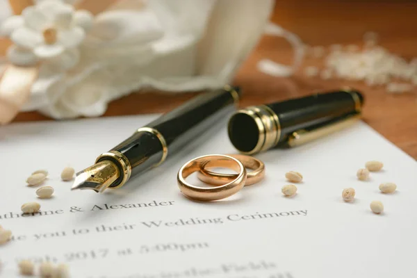 Wedding invitation with gold rings — Stock Photo, Image