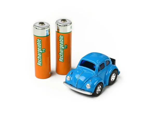 汽车模型与可充电电池-白色背景 — 图库照片