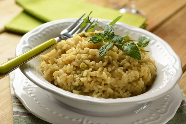 Risotto with asparagus and mint — Stock Photo, Image