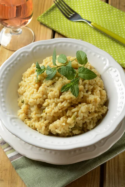 Risotto with asparagus and mint — Stock Photo, Image