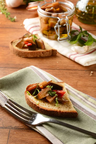 Eggplant in olive oil in glass jar — Stock Photo, Image