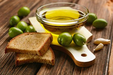 ekmek ve zeytinyağı ahşap tablo