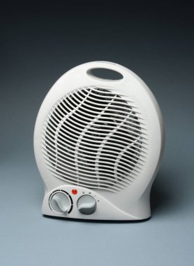 gri arka plan - izole üzerinde beyaz elektrikli ısıtıcı