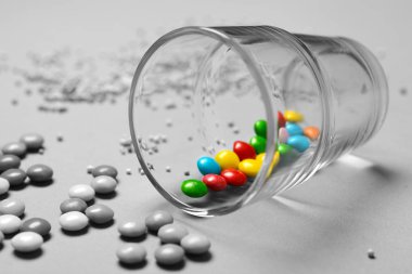 çeşitli ve renkli şekerler - closeup yığını