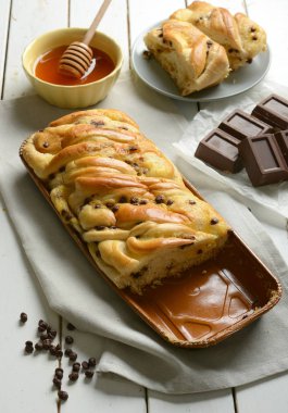 çikolata ve ballı - börek kek örgü şeklinde.