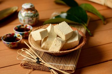 Tofu soya tohumu ile yapılan vejetaryen yemekleri küpleri-