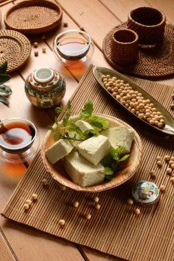 Tofu soya tohumu ile yapılan vejetaryen yemekleri küpleri-