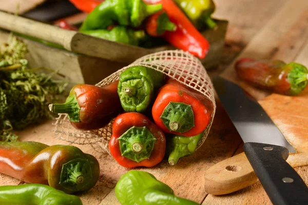 A táblázat különböző színek paprika — Stock Fotó