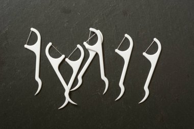 kayrak tahtada - dişlerle ilgili sağlık bilgisi diş ipi