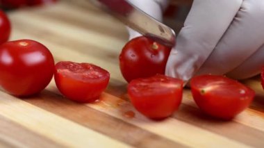 Kiraz domatesli caprese, mozzarella, zeytinyağı, kekik otu - İtalyan yemeği - yakın plan