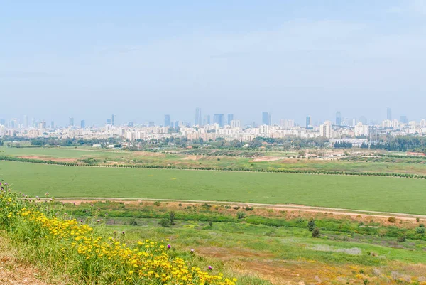 Tel Aviv desde Ariel Sharon Park — Foto de Stock