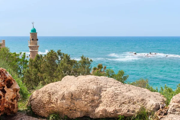 O minarete da mesquita em Jaffa velho. Israel . — Fotografia de Stock