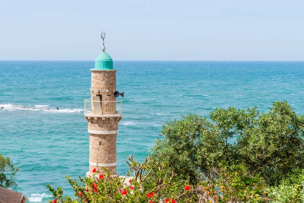 O minarete da mesquita em Jaffa velho. Israel . — Fotografia de Stock