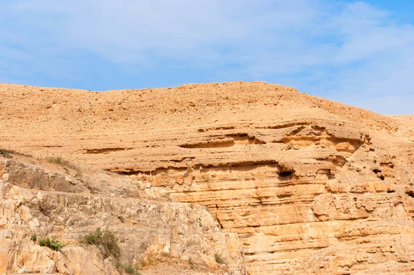 Wadi Qelt no deserto da Judeia em torno do Mosteiro Ortodoxo de São Jorge — Fotografia de Stock