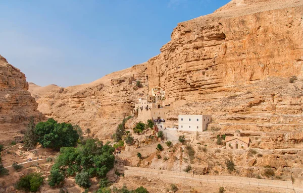 Monasterio ortodoxo de San Jorge se encuentra en Wadi Qelt . — Foto de Stock