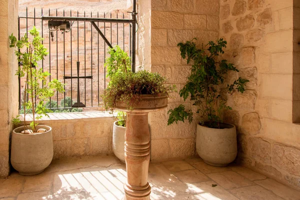 St. George Ortodoks Manastırı Wadi Qelt içinde yer alır.