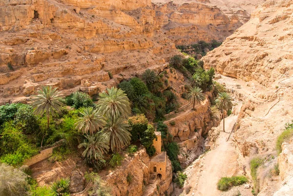 Le monastère orthodoxe St. George est situé à Wadi Qelt . — Photo