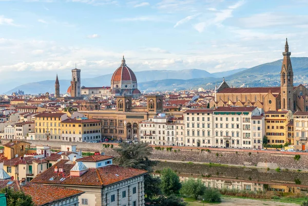 Splendida vista sul cuore della splendida città di Firenze e il Duomo all'alba, Firenze . — Foto Stock