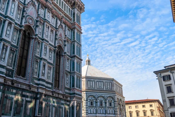 Bela catedral renascentista Santa Maria del Fiore em Florença . — Fotografia de Stock