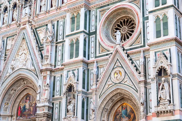 大教堂迪圣塔玛丽亚圣母百花在佛罗伦萨 — 图库照片