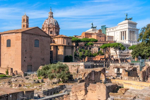 Ancient ruins of the Roman Forum in Rome, Italy — Stock Photo, Image