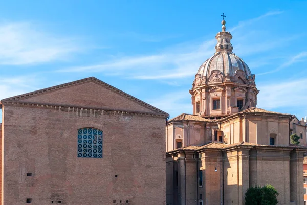 Огляд Curia Lulia. Також називається Сенат Хаус, в древніх сі — стокове фото