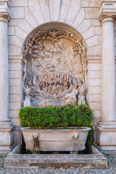 Fontana Venere Addormentata nel cortile di villa D'Este a Tivoli — Foto Stock