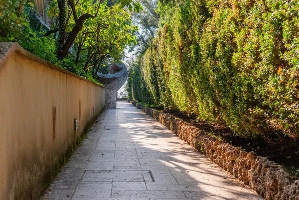 Stone Walkway along Villa d'Este, Lazio region Italy — Stock Photo, Image