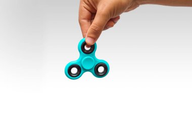 genç bir adam kıpırdamak getiriyor ile oynamayı Close-Up