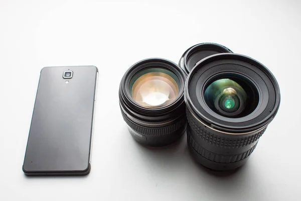 Close-Up lensler ve bir cep telefonu bir beyaz grup