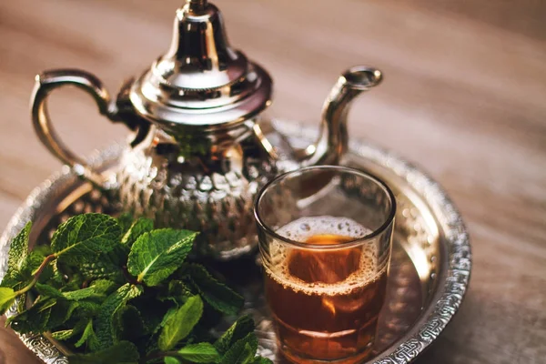geleneksel Fas çay kapatır