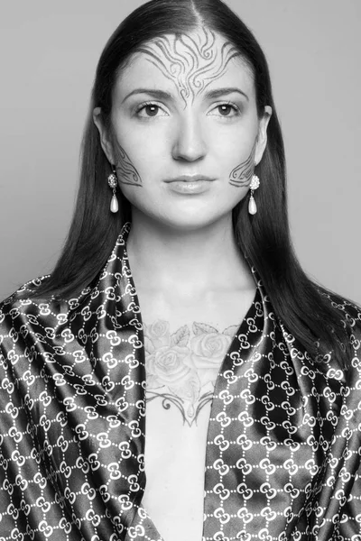 Elven girl with drawings on her face — Stock Photo, Image