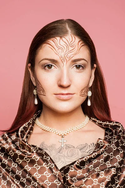 Elven girl with drawings on her face — Stock Photo, Image