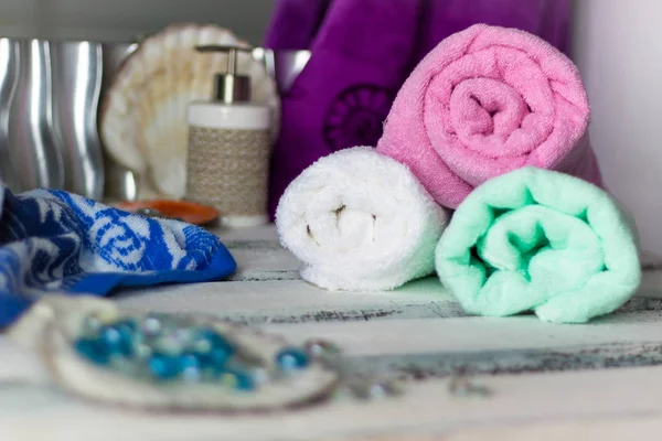 Μια σειρά από Χρωματιστές πετσέτες για ντους — Φωτογραφία Αρχείου