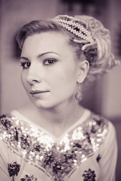 Black and white photos of a girl in an ethnic dress with embroidery and dreadlocks — Stock Photo, Image