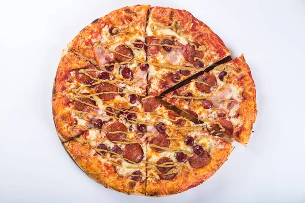 Cut into pieces of pizza sausage, salami and cheese on a wooden platter — Stock Photo, Image