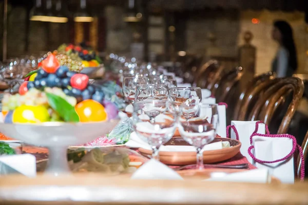 Tisch Gedeckt Für Ein Festliches Abendessen Restaurant — Stockfoto