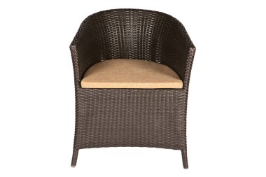 hasır sandalye ile kum renkli keten minderler