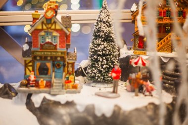 Yeni yıl Hatıra Eşyası Noel pazarının raflarda