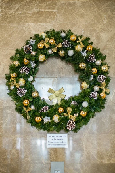 云杉树枝的圣诞花环 — 图库照片