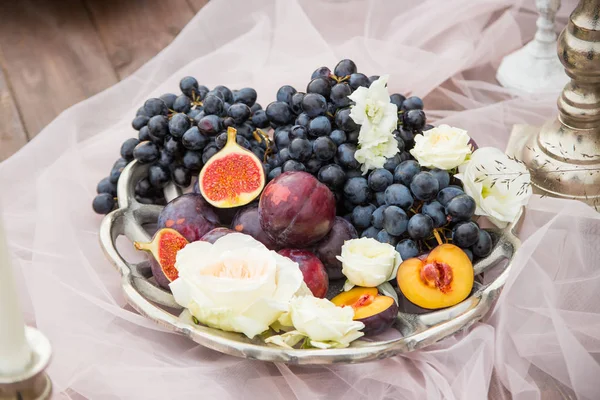 Still Life Basket Grapes Figs Plums — Stock Photo, Image