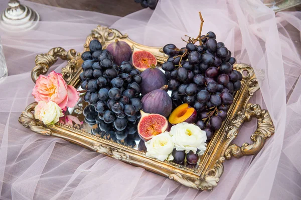 Still Life Basket Grapes Figs Plums — Stock Photo, Image