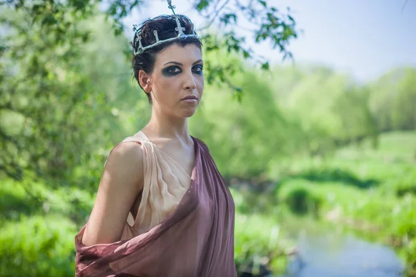 Thin Brunette Brown Dress Crown Her Head Standing Middle Pond — Stock Photo, Image