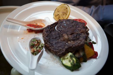 Limonlu sebzeli biftek