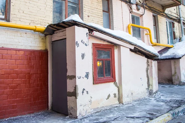 Ramshackle Entrance Old High Rise Building — Stock Photo, Image