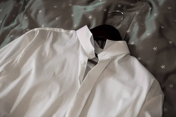 Erkek Takım Elbise Beyaz Gömlek — Stok fotoğraf