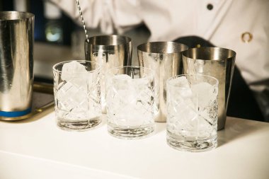 alkol için buz küpleri ile gözlük