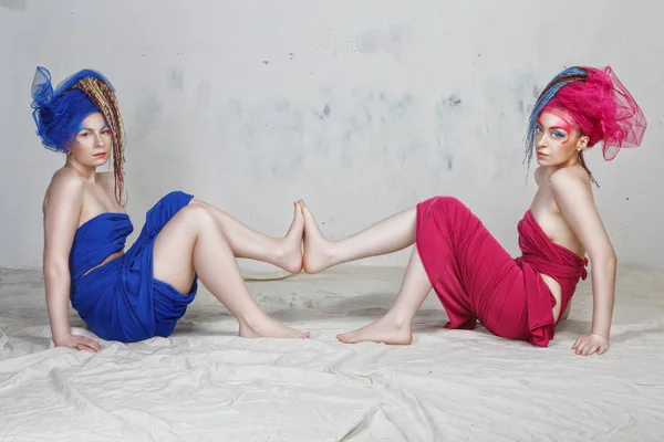 Portrait Two Girlfriends Girls Dreadlocks Grotesque Dresses Blue Red Sit — Stock Photo, Image